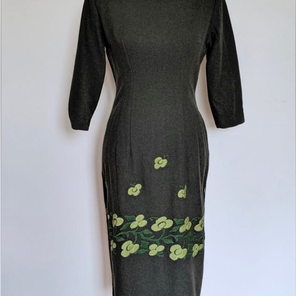Vintage 1950’s An Arkay. Gorgeous Wool wiggle dress. Embroidery detail. US6P - Picture 2 of 7